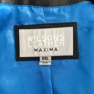 Beautiful well cared for women’s xxl leather jacket classy sapphire blue lining